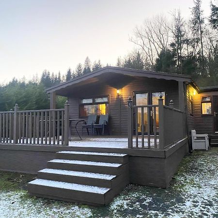 Stunning 4-Bedroom Cabin With Hot Tub In Beattock! Luaran gambar