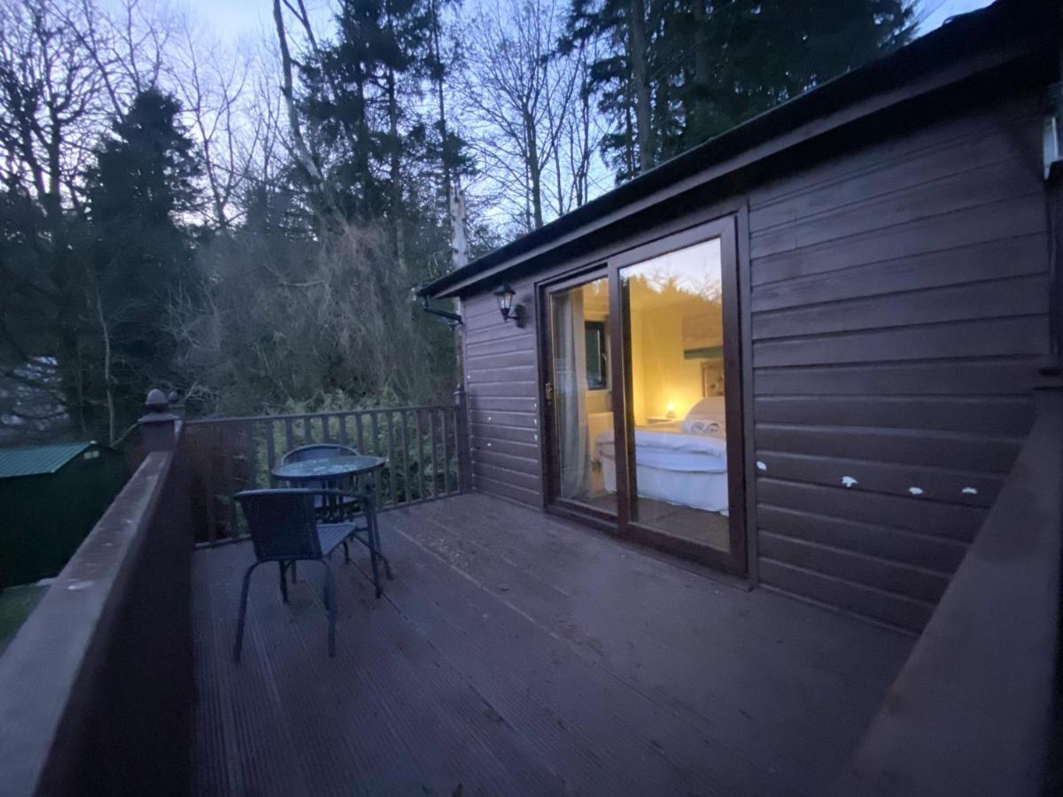 Stunning 4-Bedroom Cabin With Hot Tub In Beattock! Luaran gambar