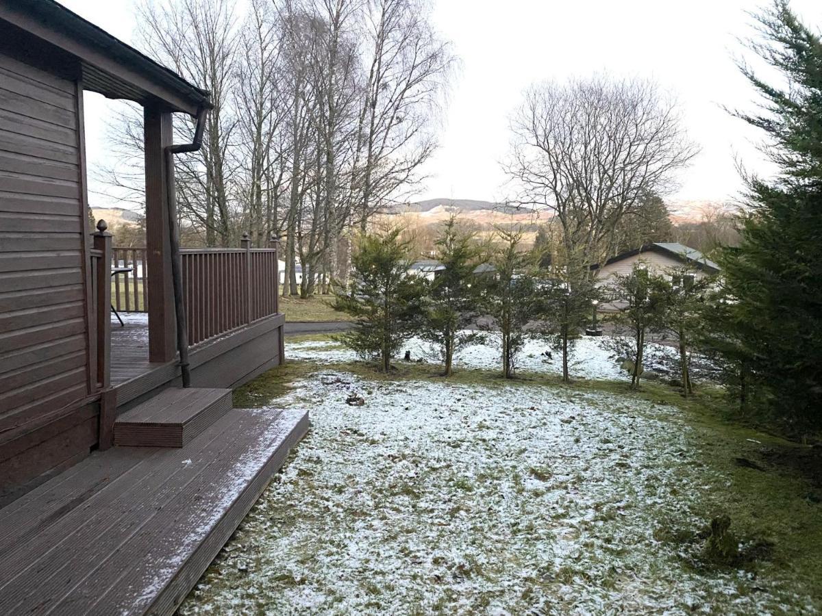 Stunning 4-Bedroom Cabin With Hot Tub In Beattock! Luaran gambar